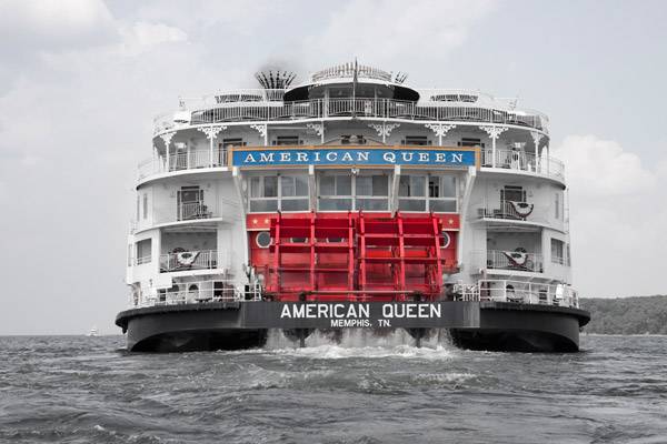 Thousands of visitors enjoy a steamboat cruise on the Mississippi River each year. 